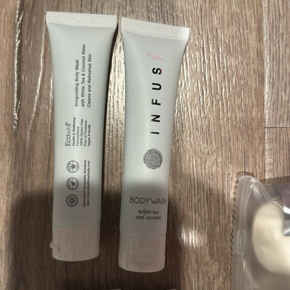 White Skincare Set bundle 19 travel size - Picture 3 of 10
